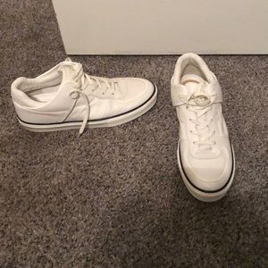 Louis Vuitton’s Low Leather sneakers